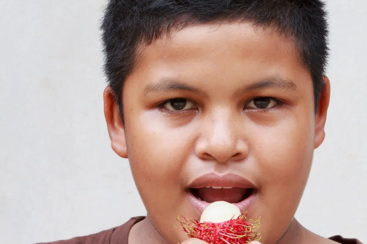 How To Eat A Rambutan 
