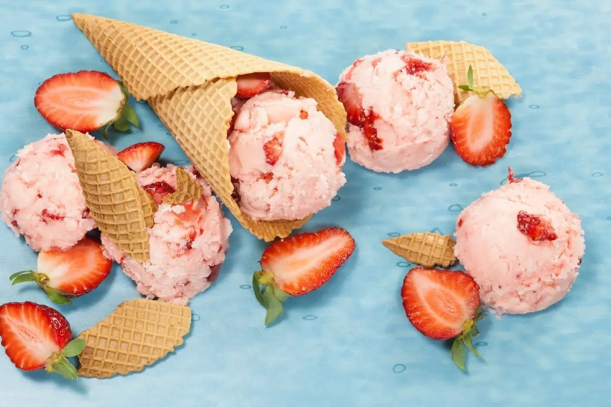 What To Make With Frozen Strawberries: 12 Easy Recipes 