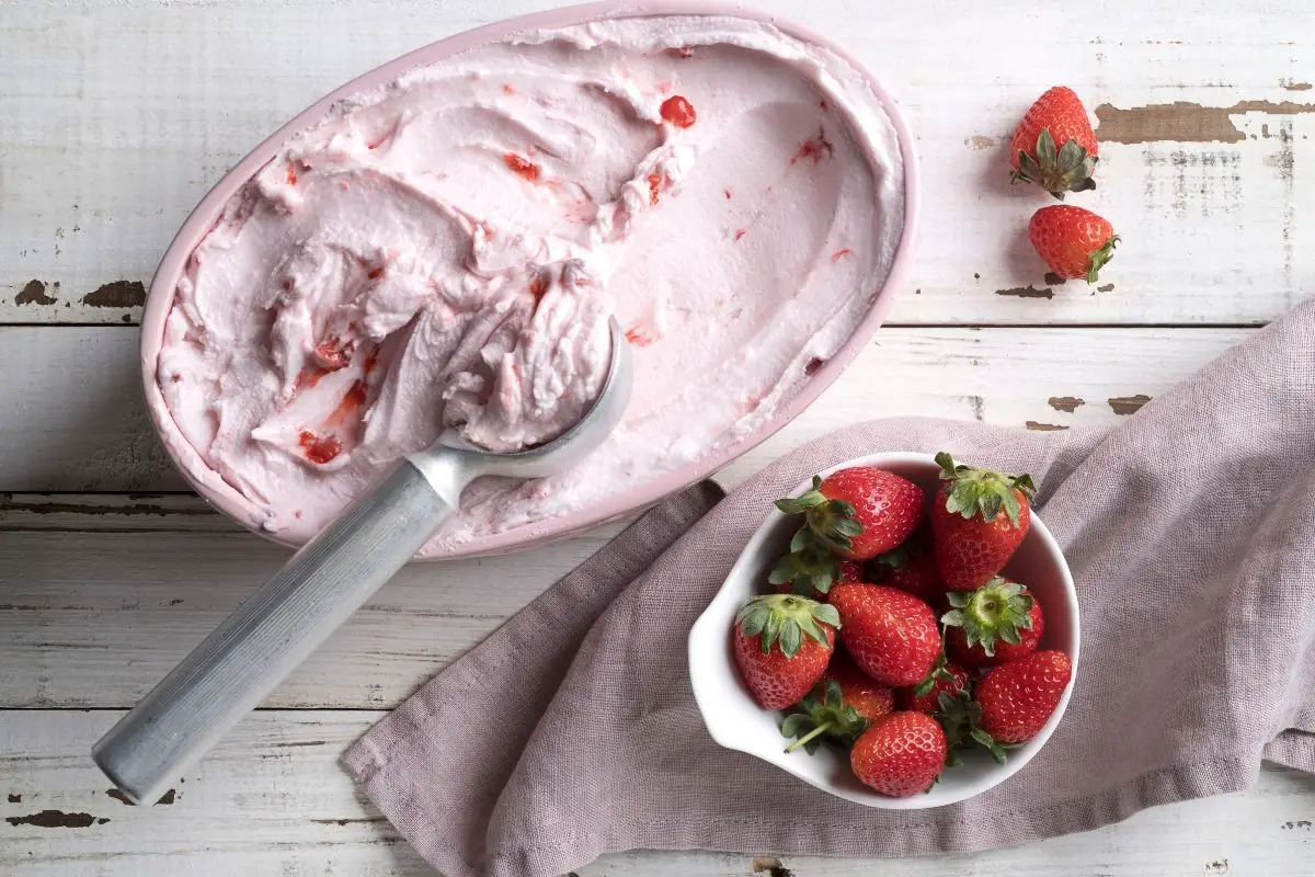 What To Make With Frozen Strawberries: 12 Easy Recipes 